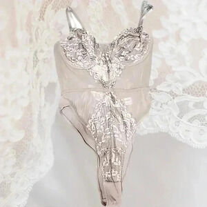 FOREVER 21 Sexy lace and sheer body suit. Nwt, small